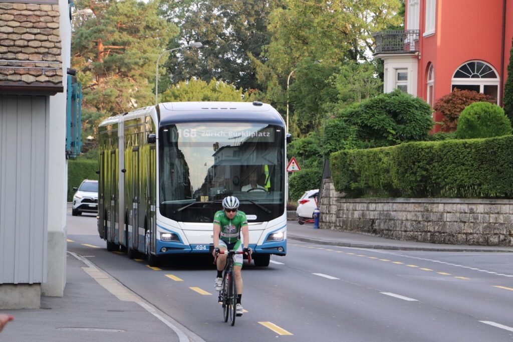 165-ös busz Lindt csokigyárhoz