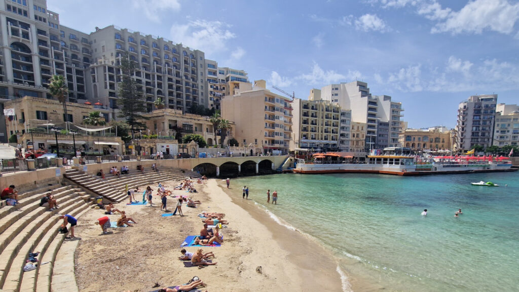 Salt & Pepper St Julian's távolról