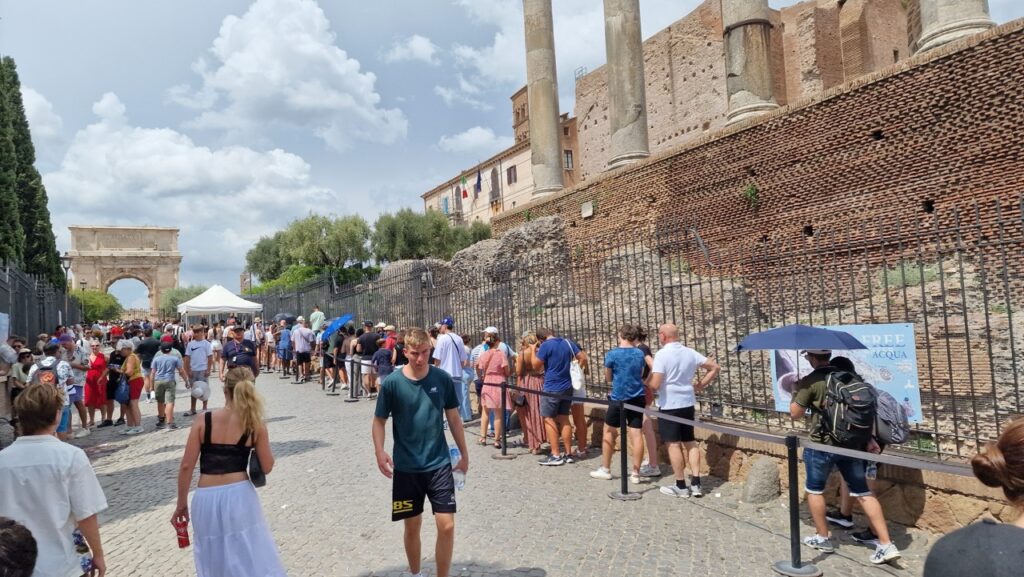 Sorban állás a Forum Romanumhoz