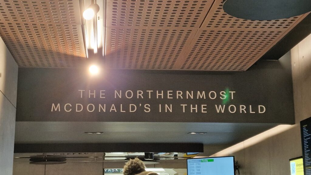 A legészakibb McDonald"s a világon felirat