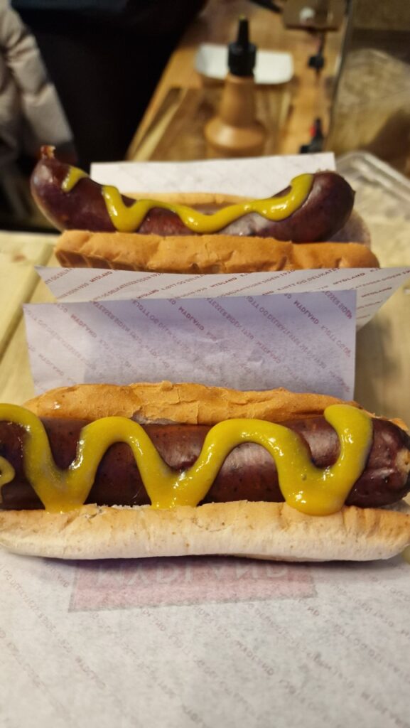 Rénszarvas hot dog a Tromsø karácsonyi vásárban