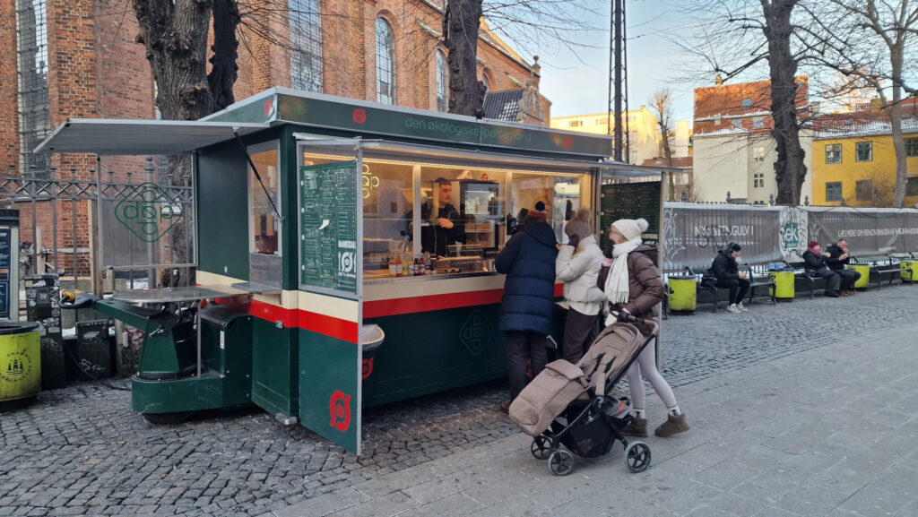 Hot dog stand a Strøgeten, Koppenhágában