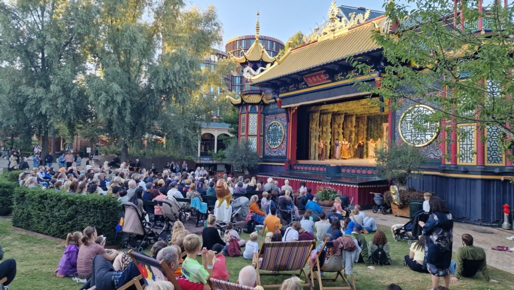 Színházi előadás a Tivoliban