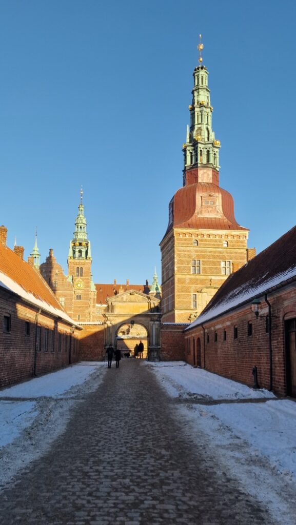 Hillerød Frederiksborg kastély kívülről bejárat