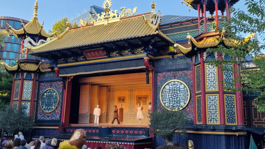 Színházi előadás a Tivoli Gardensben